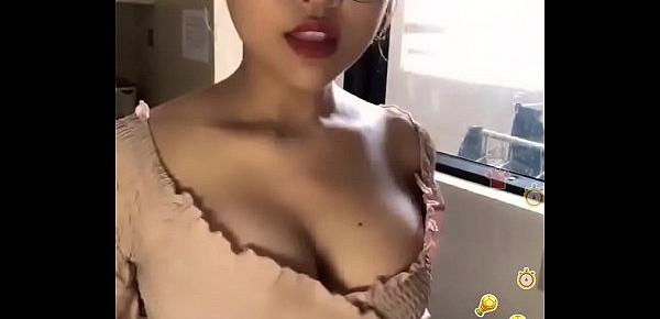  Cookie and show big tits httpsbom.to13LEo